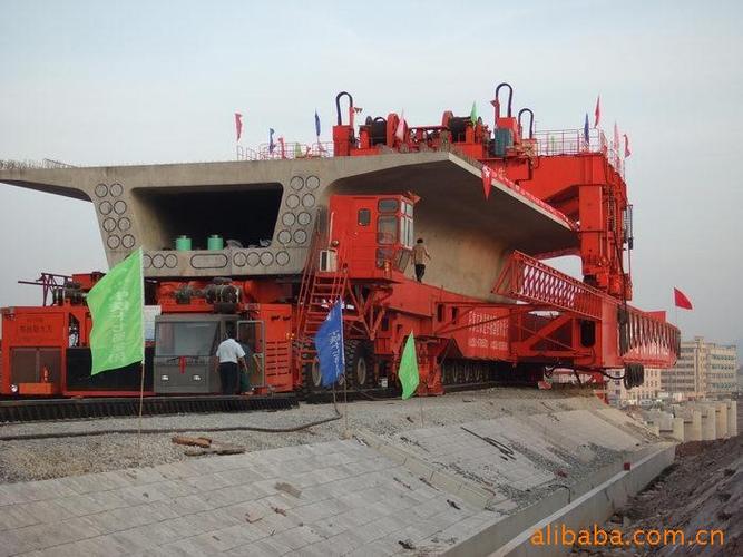 150吨智能路桥公路架桥机与吊梁门机租赁 工程机械设备租赁的高效之选